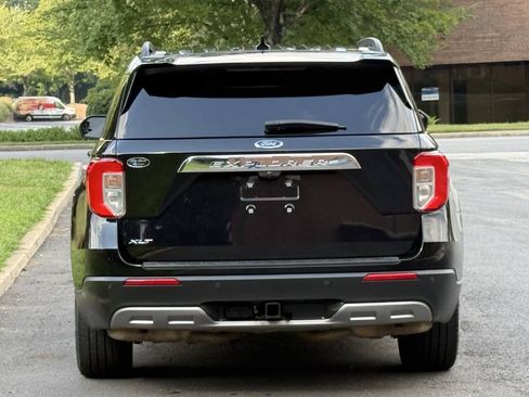 Used 2020 Ford Explorer XLT w/ Equipment Group 202A RWD image 5
