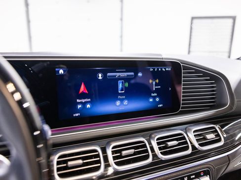 Used 2024 Mercedes-Benz Maybach GLS 600 4MATIC image 41
