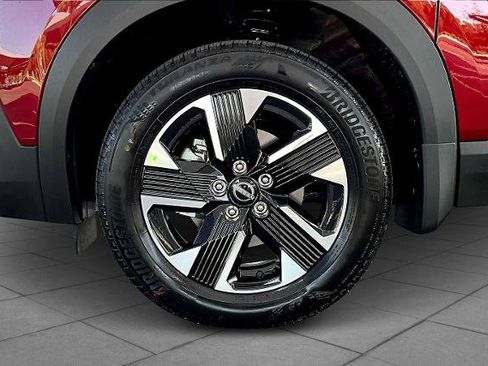 Certified 2025 Nissan Kicks SV w/ SV Premium Package AWD/4WD image 11