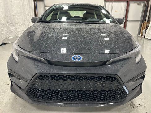Used 2025 Toyota Corolla SE image 2