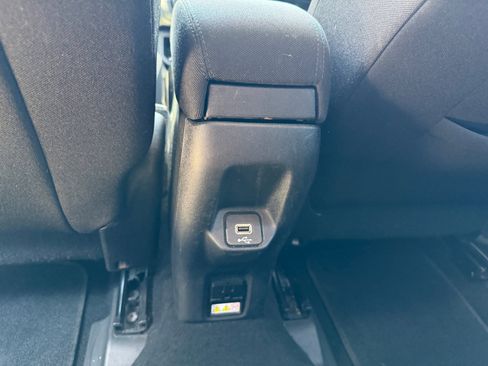 Used 2020 Jeep Renegade Latitude w/ Popular Equipment Group FWD image 26