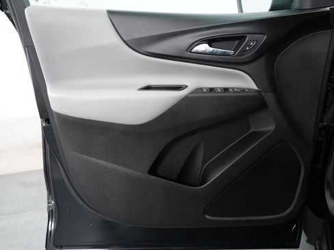 Used 2021 Chevrolet Equinox LS FWD image 12