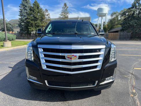 Used 2018 Cadillac Escalade Luxury image 12