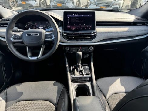 Used 2024 Jeep Compass Latitude AWD/4WD image 11