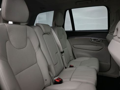 Used 2024 Volvo XC90 T8 Plus image 30