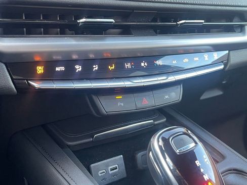 Used 2025 Cadillac XT4 Premium Luxury image 29