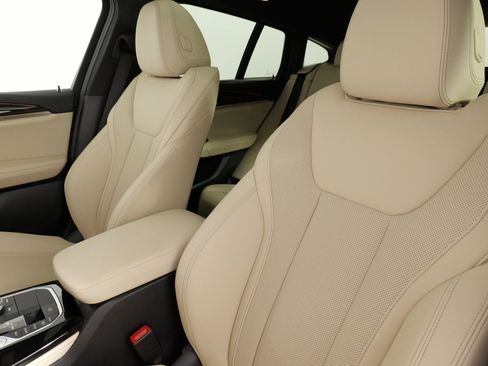 Used 2025 BMW X4 xDrive30i image 32