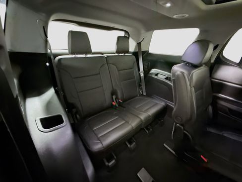 Used 2023 GMC Acadia SLT w/ Technology Package image 41