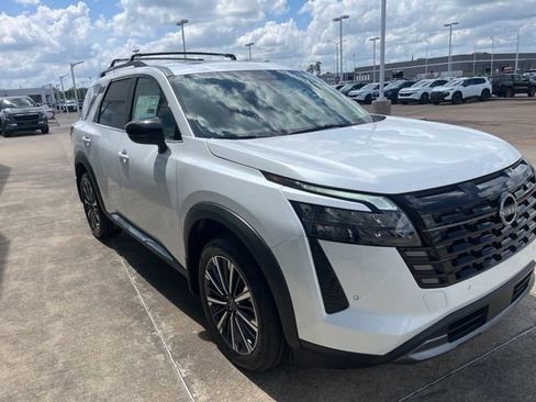 New 2026 Nissan Pathfinder Platinum FWD image 4