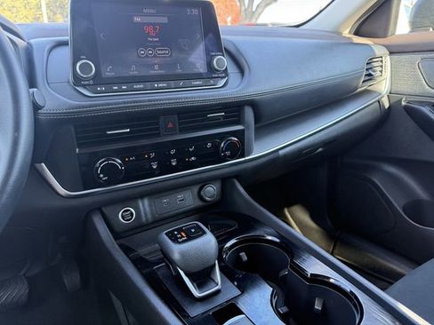 Used 2023 Nissan Rogue S image 14