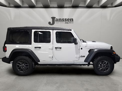 Used 2025 Jeep Wrangler Unlimited Sport AWD/4WD image 4