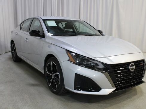 Used 2025 Nissan Altima 2.5 SR image 36