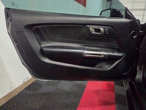 Used 2016 Ford Mustang Shelby GT350 w/ Technology Package RWD image 34