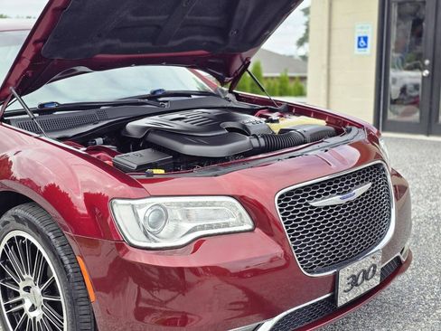 Used 2019 Chrysler 300 Limited AWD/4WD image 12