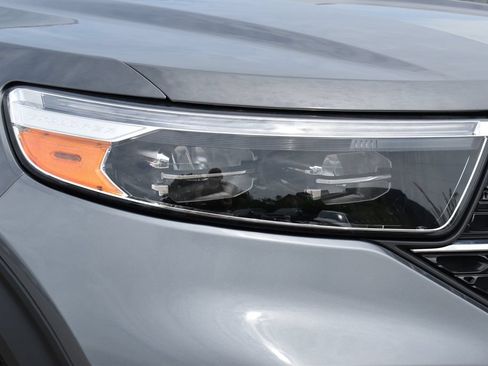 Certified 2023 Ford Explorer XLT w/ Equipment Group 202A AWD/4WD image 4
