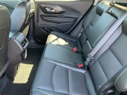 Used 2024 GMC Terrain SLT AWD/4WD image 16