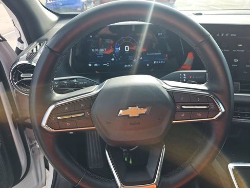 Used 2025 Chevrolet Equinox LT AWD/4WD image 6