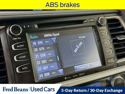 Used 2018 Toyota Highlander XLE image 18