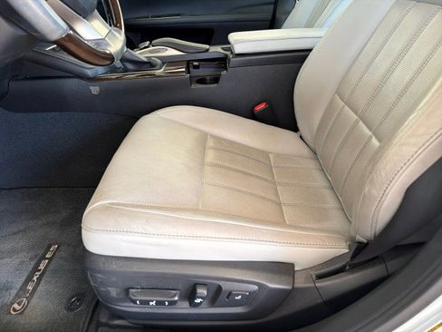 Used 2017 Lexus ES 350 w/ Luxury Package FWD image 13