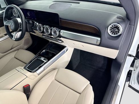Used 2025 Mercedes-Benz GLB 250 image 17
