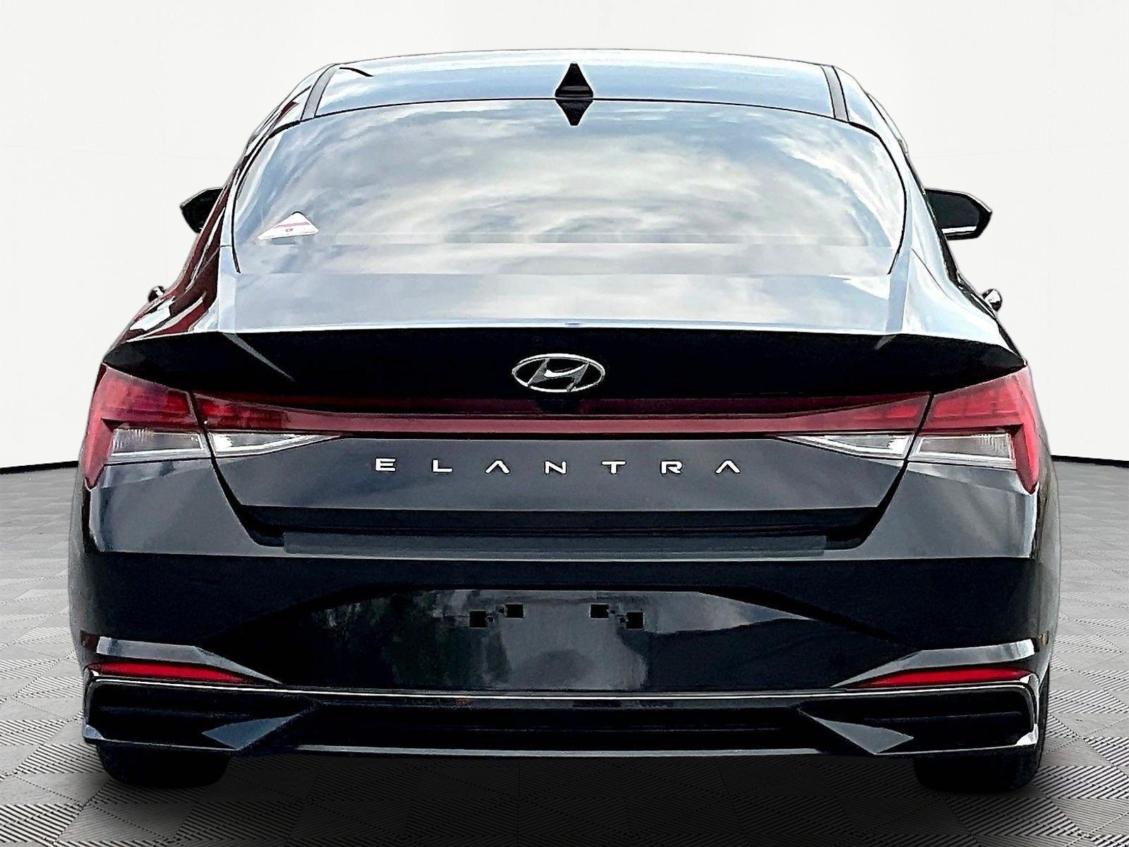 Used 2022 Hyundai Elantra SEL w/ Convenience + Premium Package FWD image 5