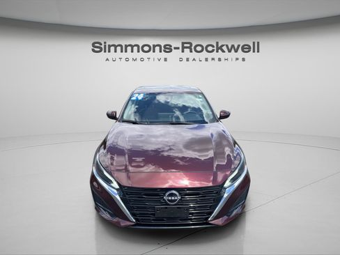 Used 2024 Nissan Altima 2.5 SV w/ SV Premium Package AWD/4WD image 8