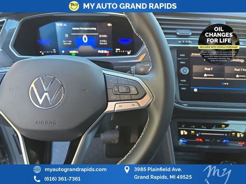 Used 2022 Volkswagen Tiguan SE image 16