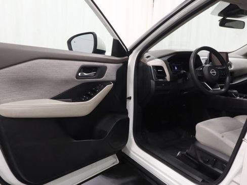 Used 2023 Nissan Rogue SV AWD/4WD image 10
