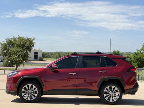 Used 2022 Toyota RAV4 Limited FWD image 3