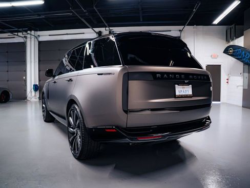 Used 2024 Land Rover Range Rover SV AWD/4WD image 6