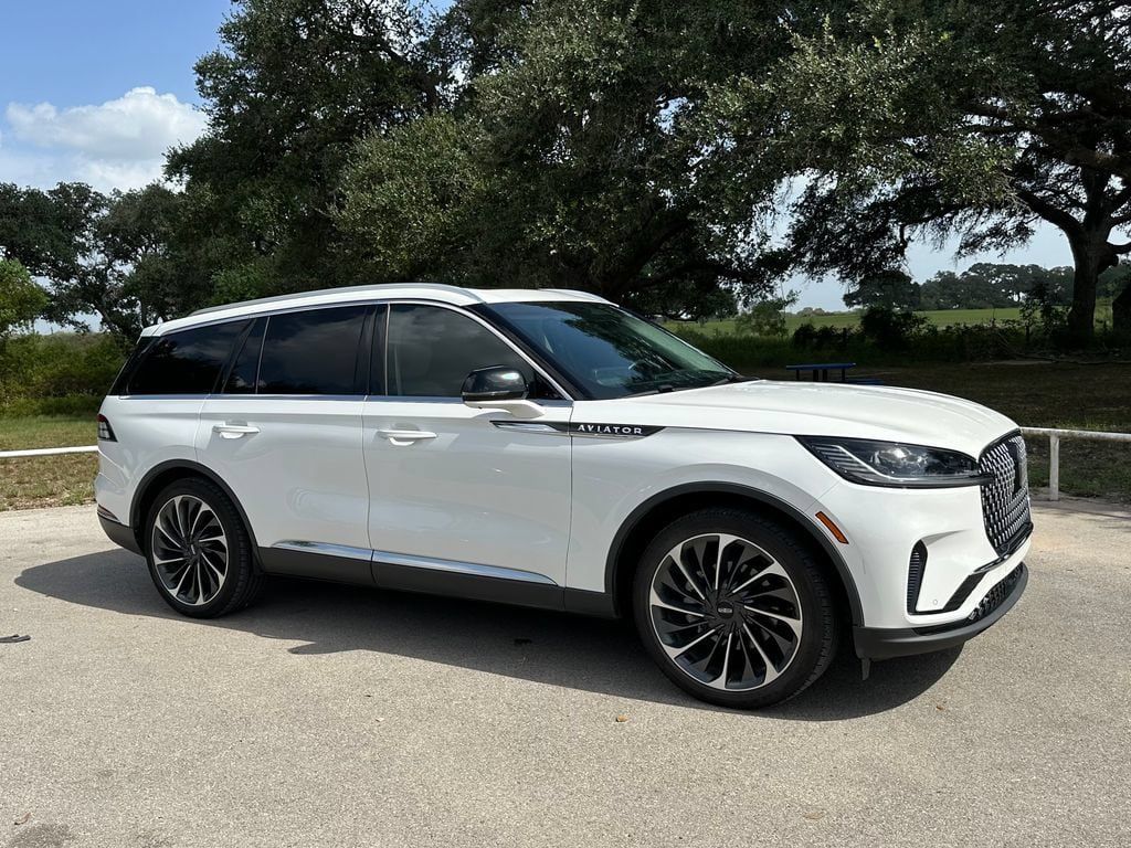 Used 2025 Lincoln Aviator Reserve w/ Illumination Package RWD image 3