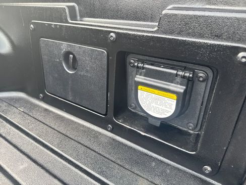 Used 2023 Toyota Tacoma TRD Off-Road image 8