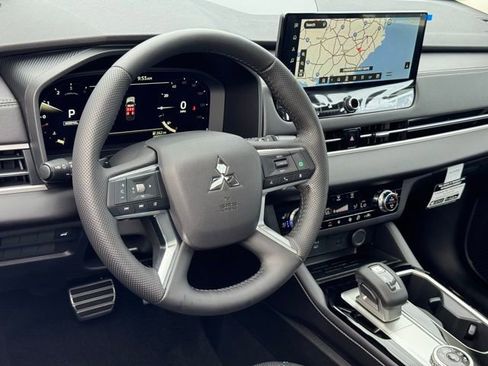 New 2025 Mitsubishi Outlander SEL image 14