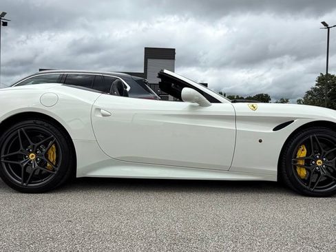 Used 2015 Ferrari California T RWD image 9