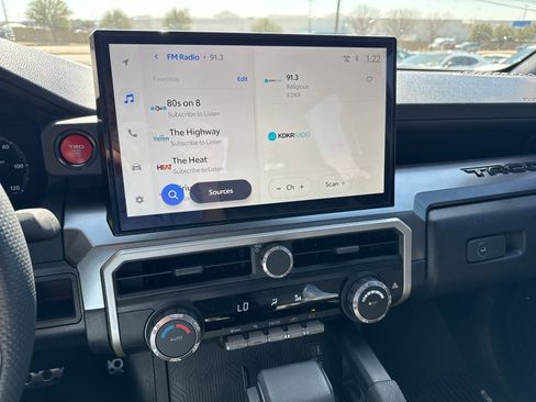 Used 2025 Toyota Tacoma TRD Sport image 15