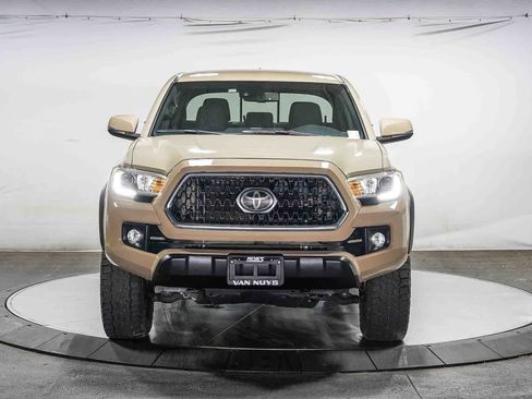 Used 2019 Toyota Tacoma TRD Off-Road w/ Technology Package AWD/4WD image 6