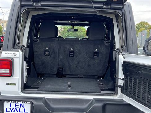 Used 2023 Jeep Wrangler Unlimited Sport image 15