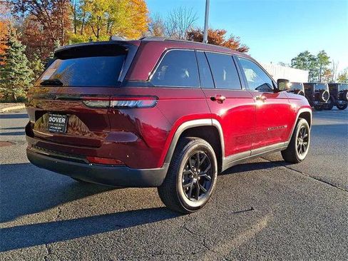 Certified 2024 Jeep Grand Cherokee Altitude image 12