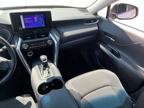 Used 2024 Toyota Venza LE AWD/4WD image 11