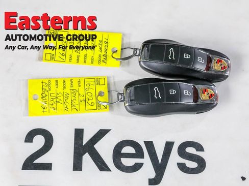 Used 2023 Porsche Macan T w/ Premium Package Plus image 26