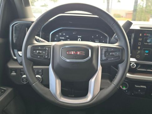 Used 2025 GMC Sierra 1500 SLT image 14