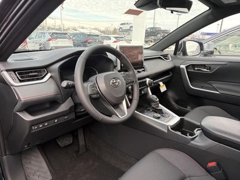 New 2025 Toyota RAV4 SE image 9
