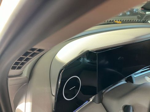 Used 2025 Hyundai Elantra SEL image 34