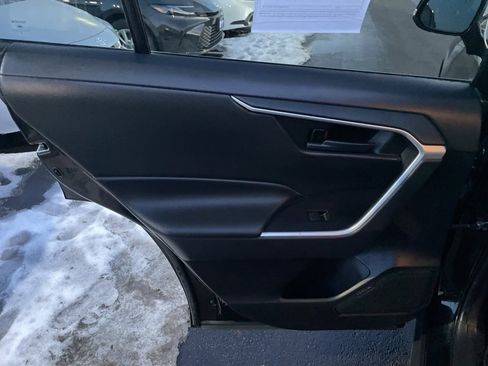 Used 2021 Toyota RAV4 LE image 17