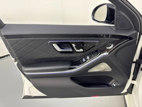 Used 2022 Mercedes-Benz S 580 S 580 w/ AMG Line & Night Pack image 53