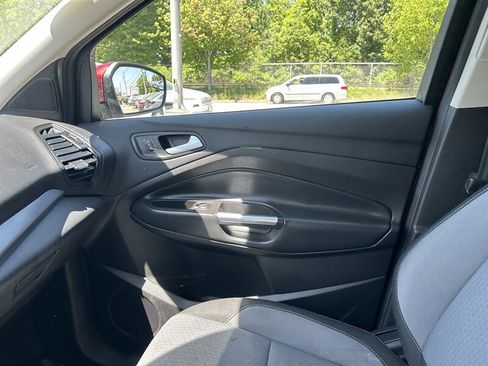 Used 2018 Ford Escape SE w/ SE Sync 3 Package AWD/4WD image 11