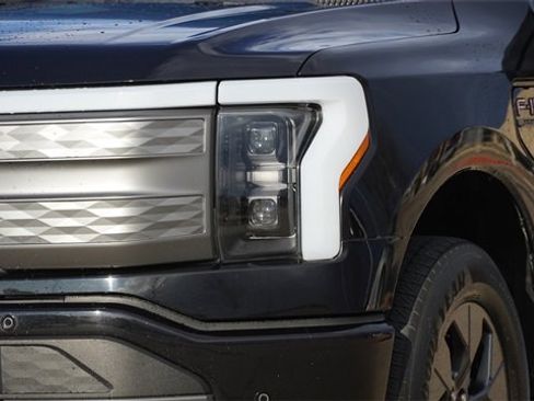 Used 2023 Ford F150 Lightning Lariat image 4