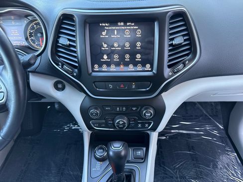 Used 2021 Jeep Cherokee Latitude Lux w/ Comfort/Convenience Group AWD/4WD image 14