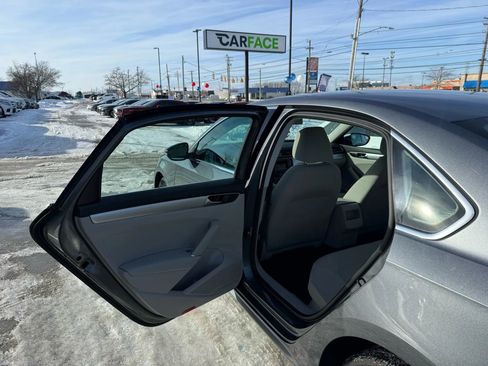 Used 2017 Volkswagen Passat 1.8T S image 18