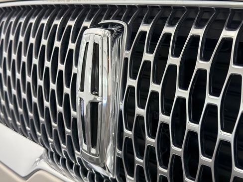 Certified 2023 Lincoln Aviator AWD w/ Premium Package image 14